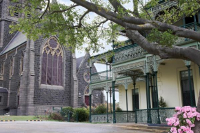 Myers Manor I Geelong CBD